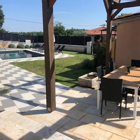 Casa Dinko *